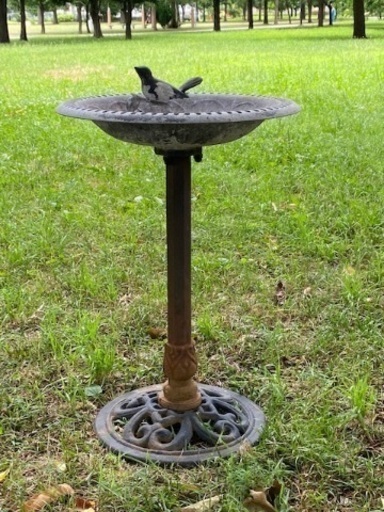 逸品 アイアン 鉄製 ガーデンスタンド 水鉢 鳥の水飲み場 オーナメント 