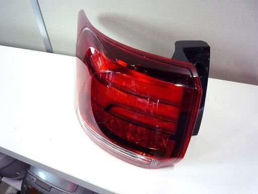 点灯未確認 ジャンク品　三菱 アウトランダー テールランプ 左用 STANLEY W2869  新道東店