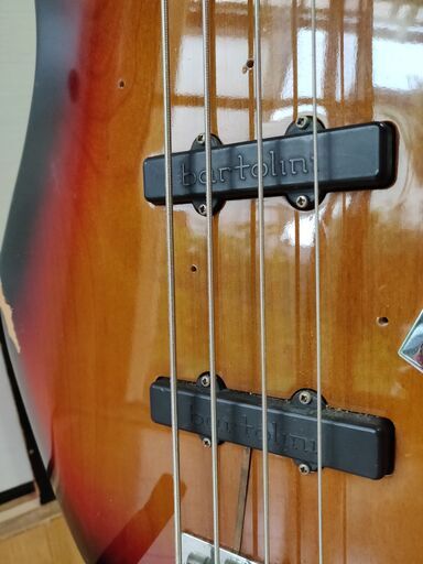 Fenderフェンダー 日本製 ジャズベース バルトリーニピックアップ付き