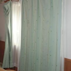 水玉模様のカーテン　無料