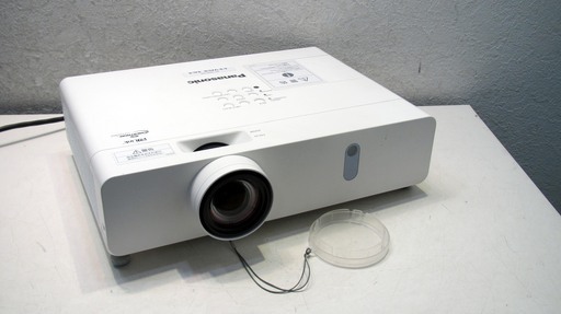 ◆美品【Panasonic】ビジネスプロジェクター　PT-VX415N ランプ使用時間726時間　リモコン付き◆