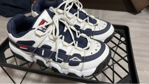 fila バリケード　スニーカー　ナイキ