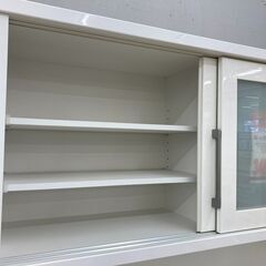 ニトリ　キッチンボード　鏡面仕上げの綺麗なお品　スライド式扉食器棚
