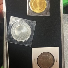 ☆☆☆ 天皇陛下御在位60年記念 10万円金貨 1万円銀貨500円硬貨セット K24 純金 昭和61年 20g 金、銀ブリスターパック☆☆☆