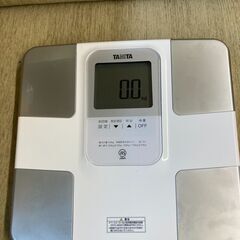 ☆中古￥2,500！タニタ　体重計　家電　2018年製　【BG108】
