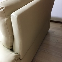 2人掛けソファー　レザー仕様でゆったり　ほぼ新品
