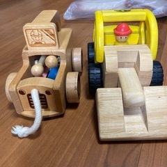 おもちゃ　働く車　※左側のおもちゃのみ