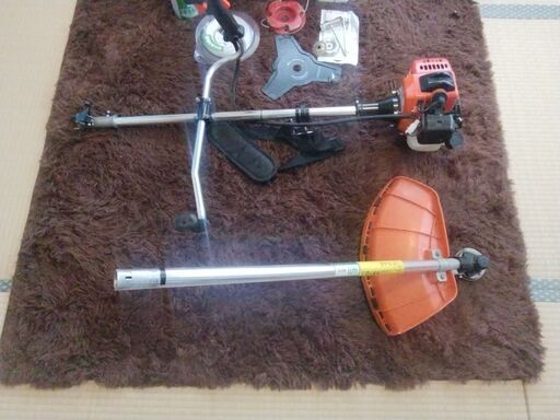 エンジン　草刈り機　2サイクル　使用4回程度　備品多数　引き取り希望