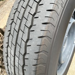 ハイエース用の純正タイヤ　ホイール　キャップ