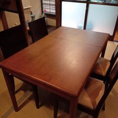 便利な折りたたみ式テーブルと椅子4脚