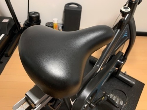 【土日一宮市内運びます】使用時間少ないです。　美品　エアロバイク　フィットネスバイク　Muscle Genius 負荷調節式　バイクマット付き
