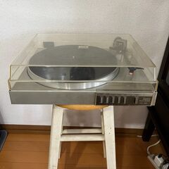 懐かしのレコードプレイヤーです。