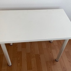IKEAの組立テーブル