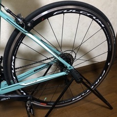 室内保管 Bianchi VIA NIRONE7 SORA フルクラムレーシングクワトロホイール装着
