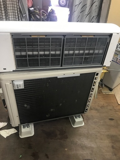 2015 Hitachi 10-12畳。 無料のエアコンの設置