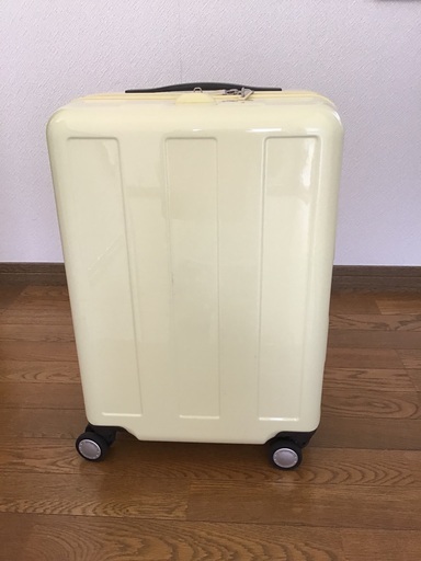 スーツケース