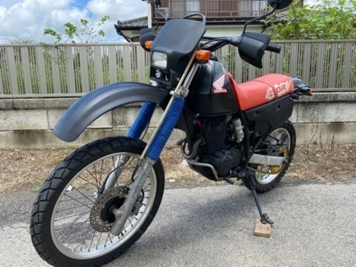 ☆XLR250R.高価なFCRキャブ仕様☆走行距離少なく快調です☆プラグ・オイル・エレメントなど新品交換^_^250ccオフロードバイク☆