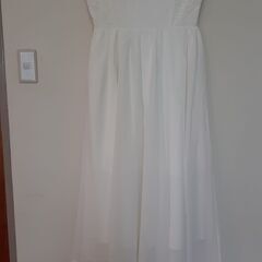 白いワンピース(ドレス)