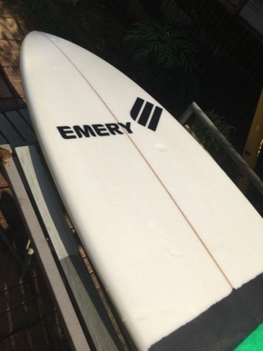 受付終了】エメリー 5'8 サーフボード 26リッター