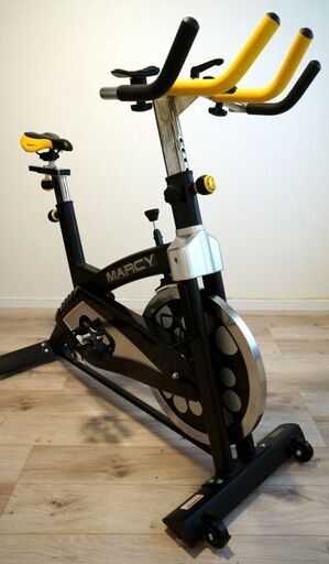 スピンバイクフィットネスバイク 美品 本格的ホイール 摩擦負荷無段階 静音 ハンドル/サドル調整可 移動キャスター付き - 横浜市