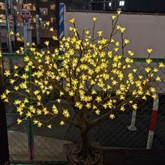 大きな桜の木の花びらが光るオブジェ【野外使用可能】