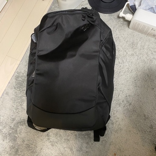 デサント　エクスパンダブルバックパックL 容量：約35L(約45Lまで拡拡張可能）　ブラック