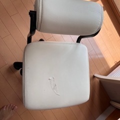 無料(取りに来られる方)昇降式　ホワイト椅子
