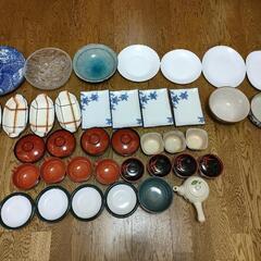 各種皿、陶器、漆器沢山