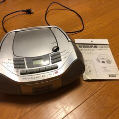 CD ラジオ カセット プレーヤー（AUX付き、電源でも電池でも...