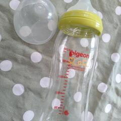 美品✨【Pigeon】哺乳びん240ml+フタ+吸口付