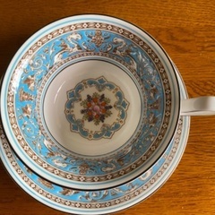 WEDGWOOD カップ＆ソーサー　フロレンティーンターコイズ（黒壺）