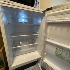 冷蔵庫　食器棚　ベッド