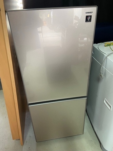 美品シャープSHARP  137L冷蔵庫 （つけかえどっちもドア） 2ドア
