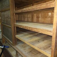 古い木製の棚