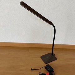 【ネット決済】ニトリ　LEDデスクライト　木目調 ブラウン