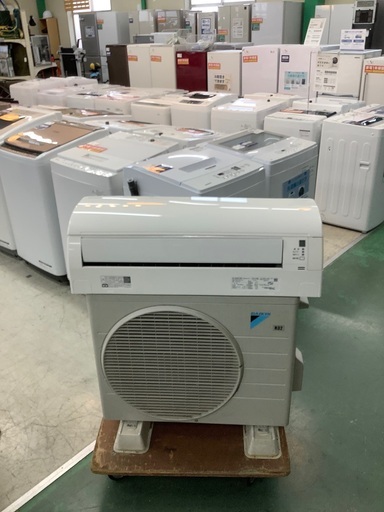 安心の6ヶ月保証付！！ DAIKIN　2.2kw壁掛けエアコン　F22VTES-W　2018年製