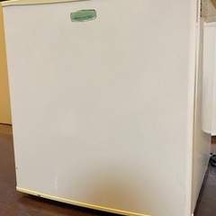 〔美品〕ノンフロン冷蔵庫　冷凍庫付き　サイコロ型