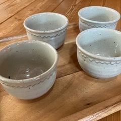 コロンとした陶器のカップ