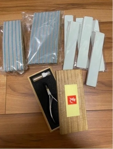 取引者決定大量ジェルネイル、スワロフスキーストーン他 ネイルサロン