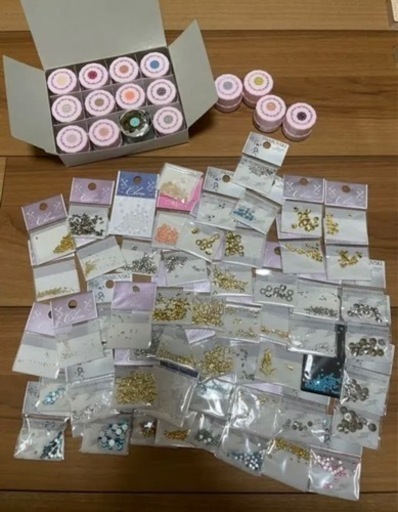 取引者決定大量ジェルネイル、スワロフスキーストーン他 ネイルサロン