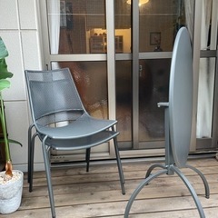 イタリアブランド emu ラウンド 折りたたみ式テーブルとチェア2脚セット