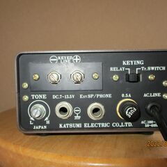 アマチュア無線用機器（電鍵2種、SWR計、BALUN、白黒TV）