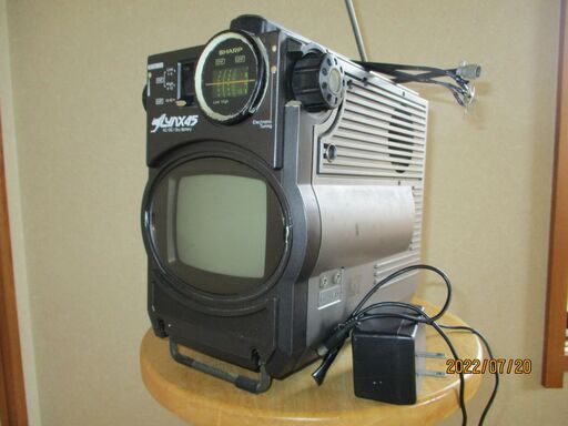 アマチュア無線用機器（電鍵２種、SWR計、BALUN、白黒TV）