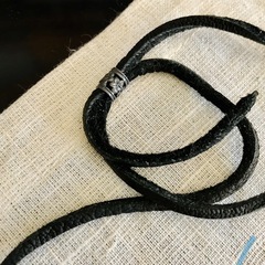 値下げしました！アメリカに拠点を置く某有名サロンの日本国内用として、ヘアカタログ撮影に使用されました実際のネックレス美品です。