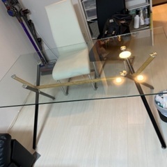 ガラスダイニングテーブルと椅子4脚