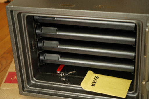 ダイヤル式 耐火金庫 Diamond Safe 中の状態綺麗 | faculdadeuninorte