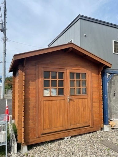 木製物置と自転車置き場