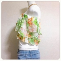 ご購入者様決定꒰INGNI꒱ハイビスカス柄 フリル ベアトップ チューブ