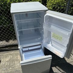 【リサイクルショップどりーむ鹿大前店】No.2145　冷蔵庫　SHARP　137L　SJ-D14B-S　2016年製　グレー　美品♪