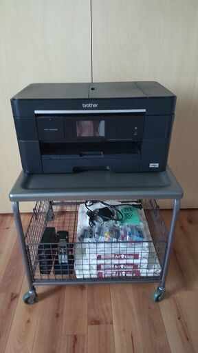 クラウド対応インクジェット複合機＋IKEAテーブル